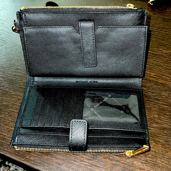 Michael Kors wristlet wallet with phone holder - Picture 3 of 7